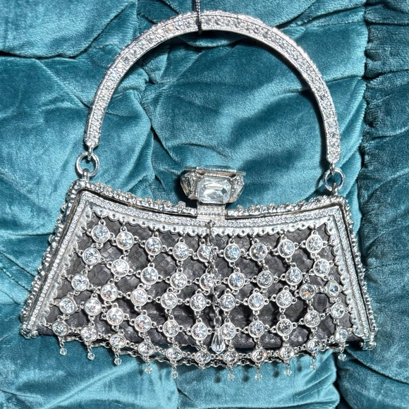 Besso Silver Snakeskin Crystal Evening Clutch – Elizabeth Taylor Design - Picture 9 of 11
